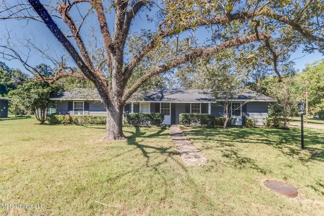 $215,000 | 414 Pecan Boulevard, Wiggins, MS 39577