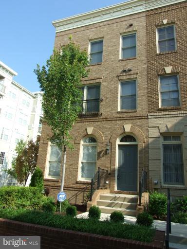 2324 Cobble Hill Terrace Silver Spring, MD 20902 - Photo 3 of 21 Exterior (Front)