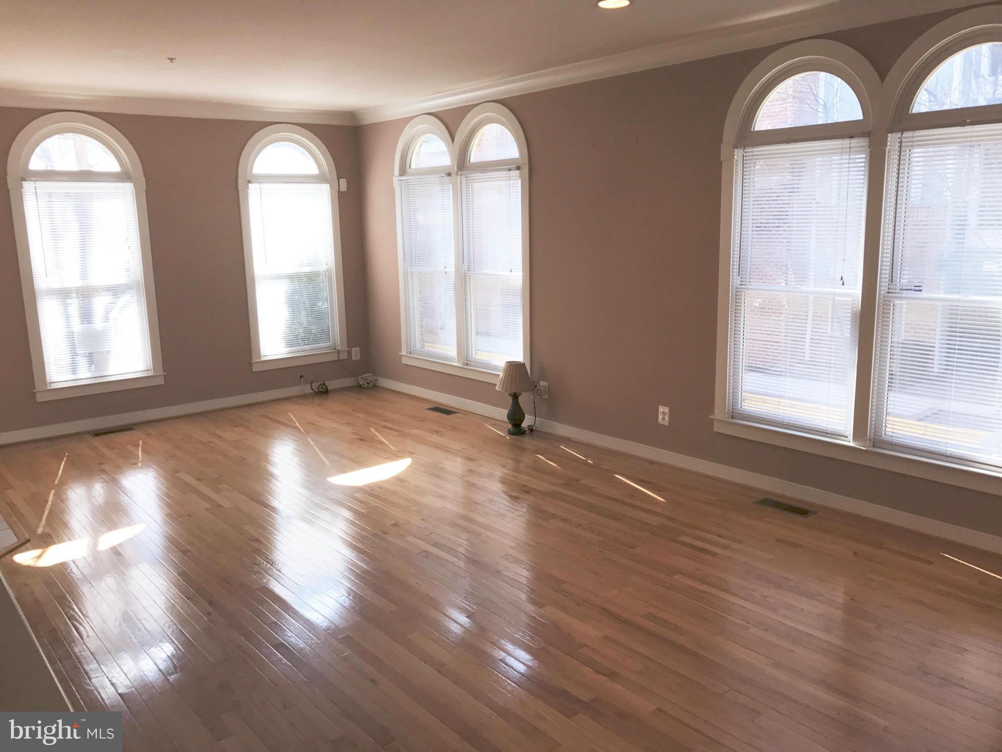 2324 Cobble Hill Terrace Silver Spring, MD 20902 - Photo 6 of 21 Living Room
