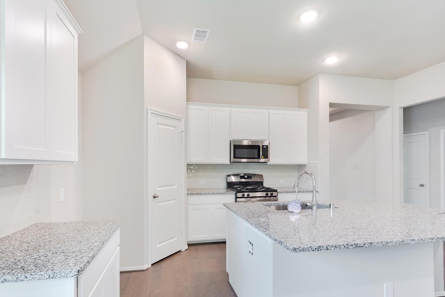 553 Timber Voyage Court Conroe, TX 77304 - Photo 10 of 31 a kitchen with stainless steel appliances granite countertop a sink stove and refrigerator