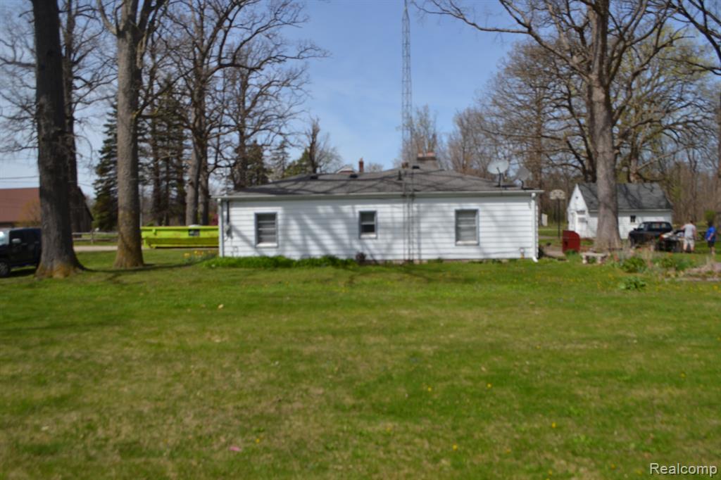 4427 Fenton Road Burton, MI 48529 - Photo 25 of 30 Gallery Image 25