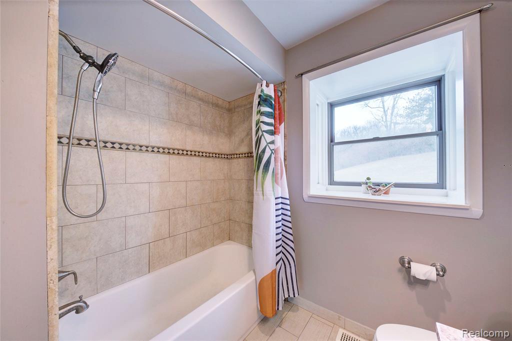 2718 Sexton Road Howell, MI 48843 - Photo 18 of 49