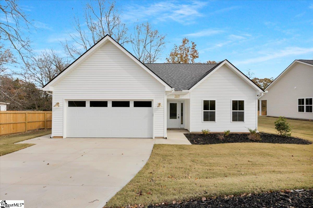 269 Ragan Street Campobello, SC 29322 - Photo 2 of 28