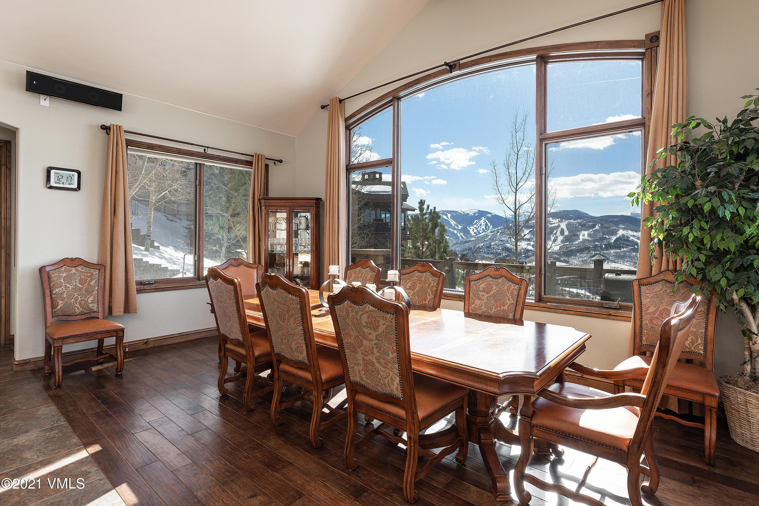 5775 Wildridge Road Avon, CO 81620 - Photo 9 of 22 5775_wildridge_rd_interior_dining_resize