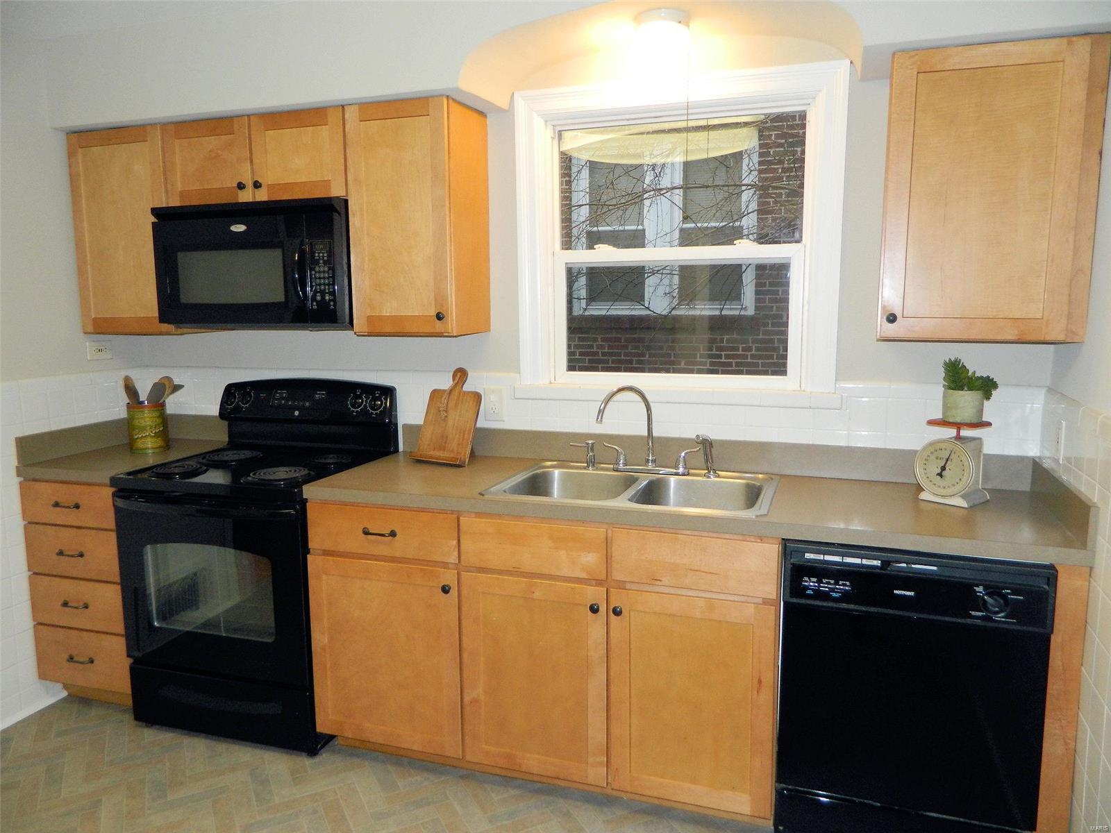9333 MacKenzie Road St. Louis, MO 63123 - Photo 11 of 25