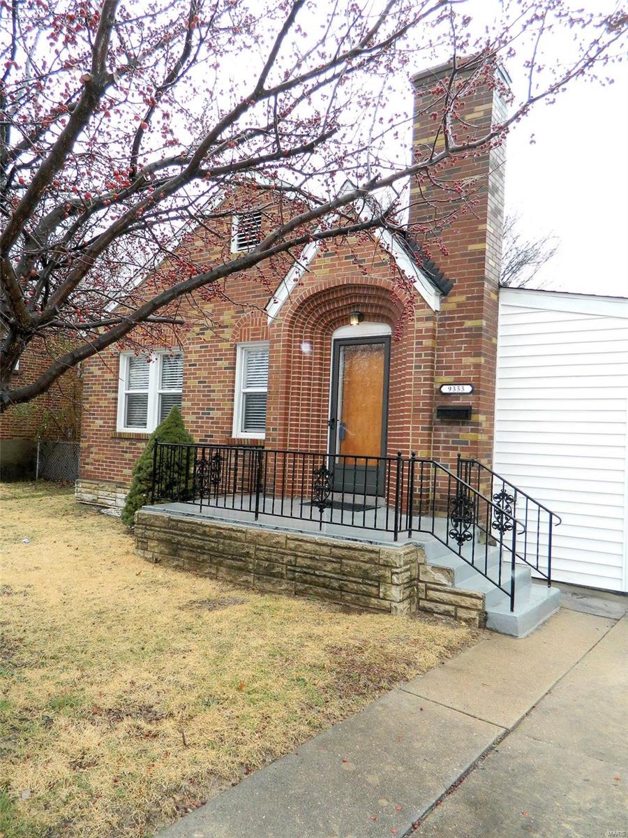 9333 MacKenzie Road St. Louis, MO 63123 - Photo 3 of 25