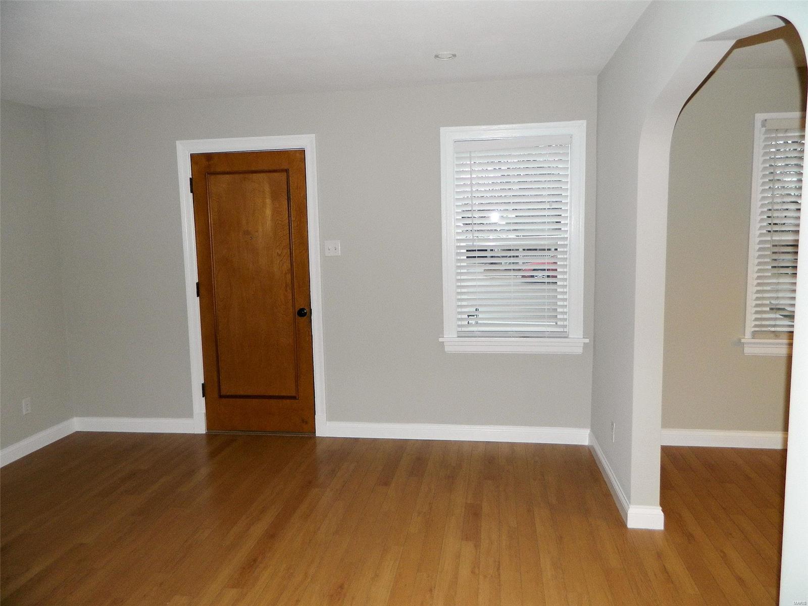 9333 MacKenzie Road St. Louis, MO 63123 - Photo 5 of 25