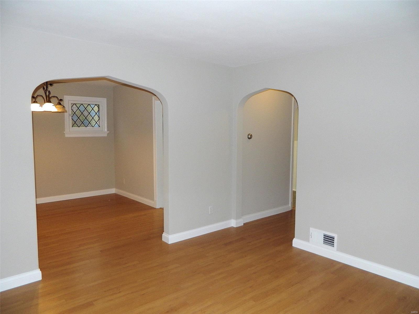9333 MacKenzie Road St. Louis, MO 63123 - Photo 6 of 25