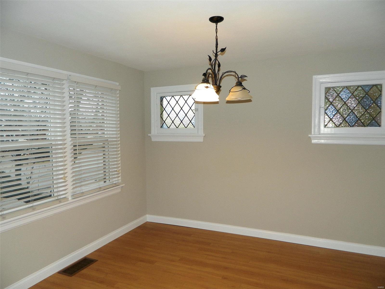 9333 MacKenzie Road St. Louis, MO 63123 - Photo 8 of 25