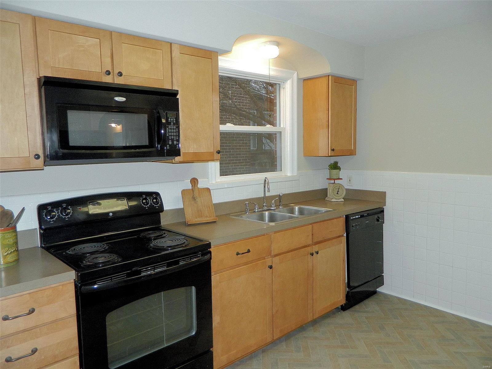 9333 MacKenzie Road St. Louis, MO 63123 - Photo 10 of 25