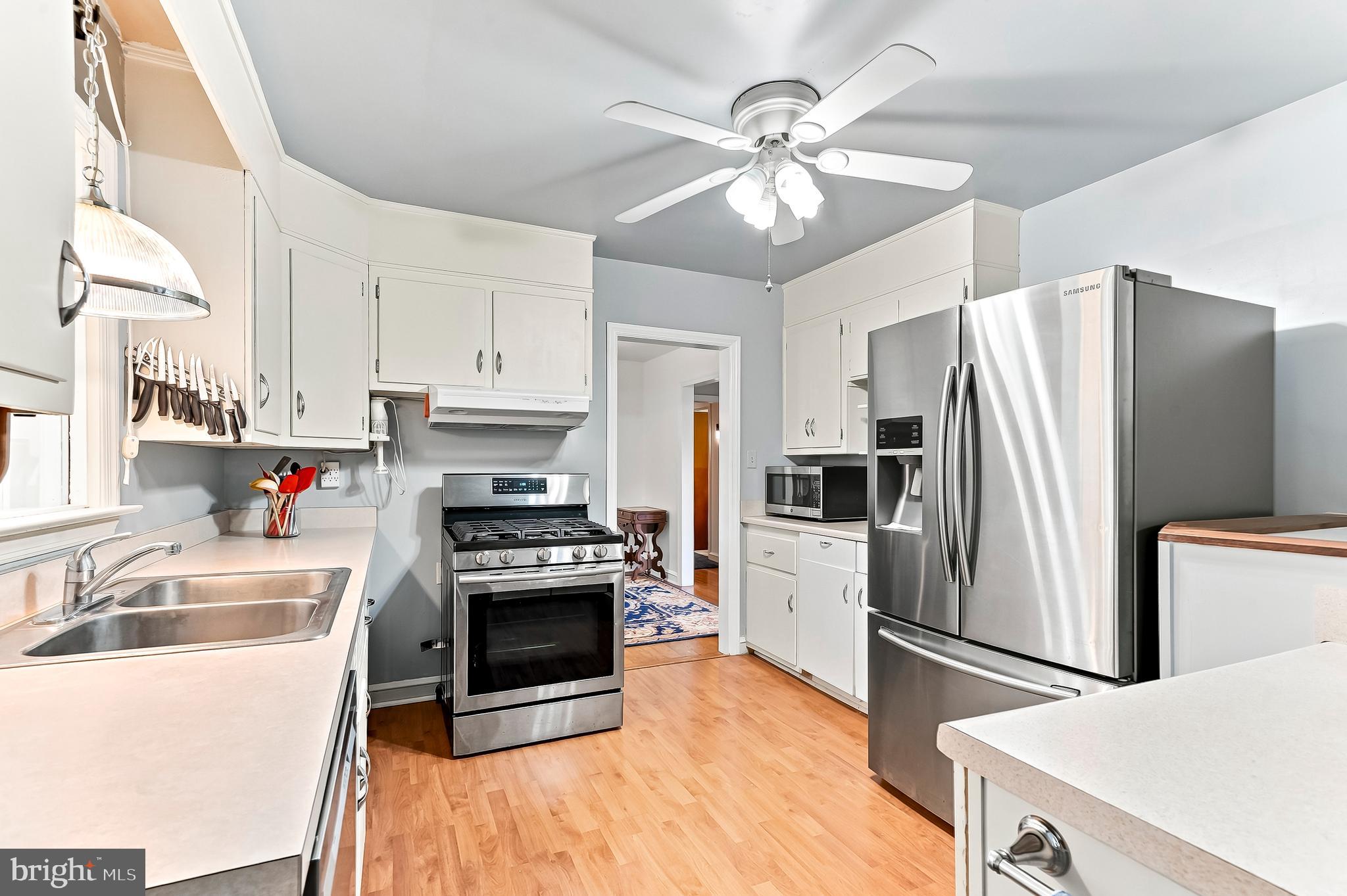 2927 Duncan Road Wilmington, DE 19808 - Photo 14 of 32 Stainless Refrigerator Included