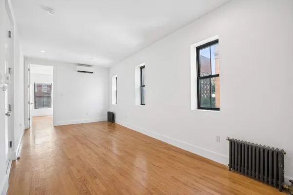 $6,000 | 826 10th Avenue, Unit 4 | Hell's Kitchen