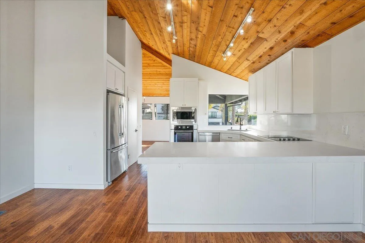 2032 Cordero Road Del Mar, CA 92014 - Photo 14 of 36