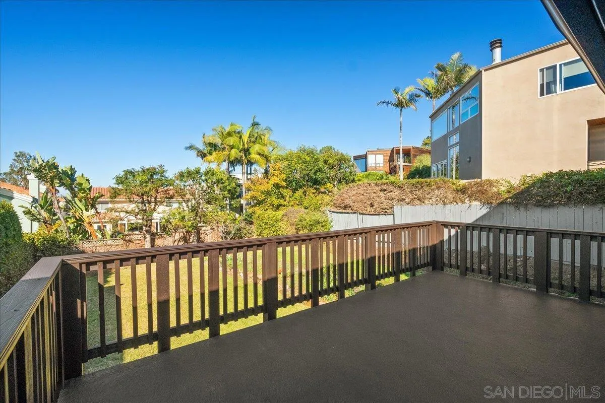 2032 Cordero Road Del Mar, CA 92014 - Photo 16 of 36