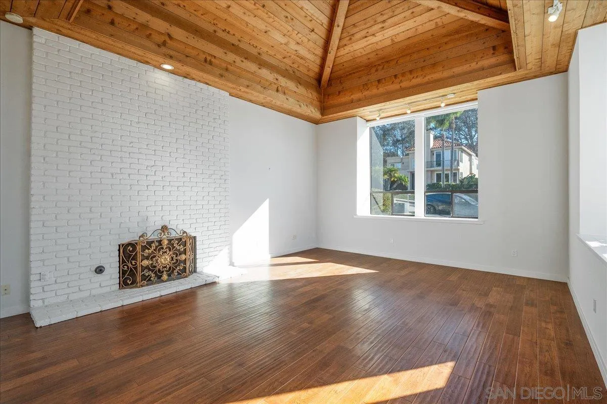 2032 Cordero Road Del Mar, CA 92014 - Photo 3 of 36