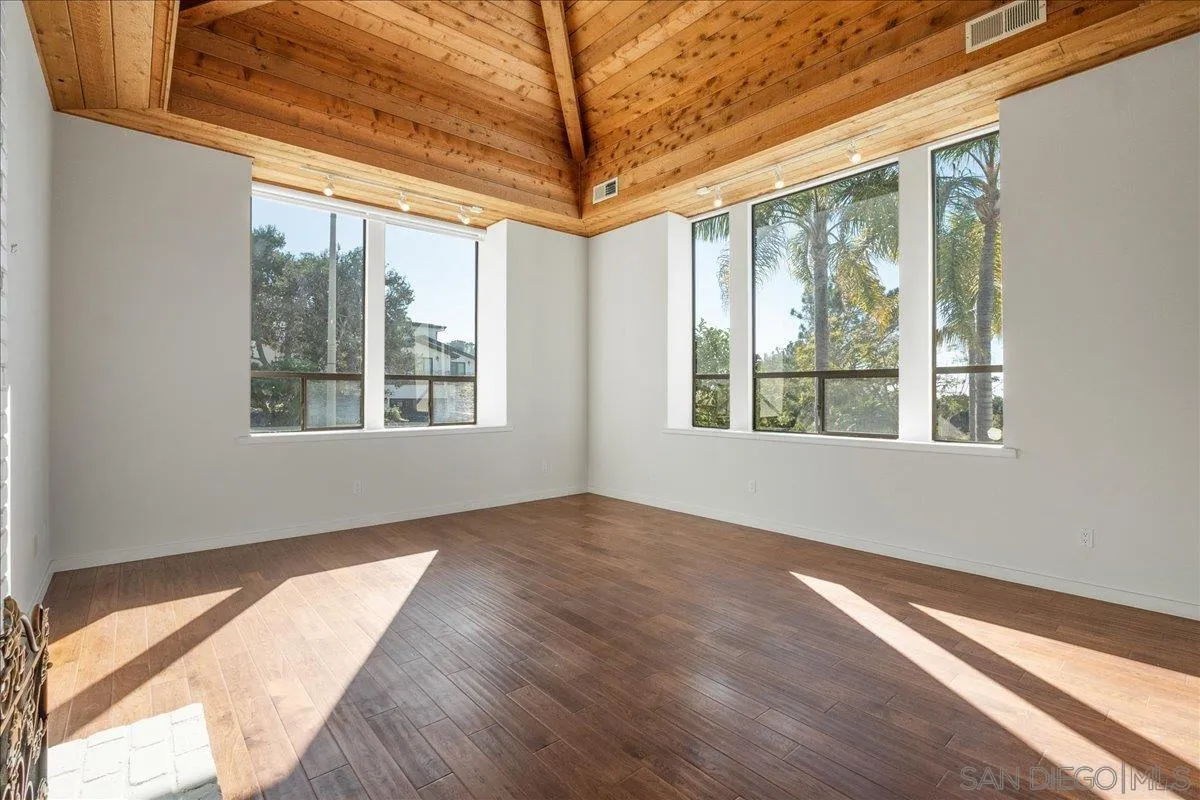 2032 Cordero Road Del Mar, CA 92014 - Photo 4 of 36