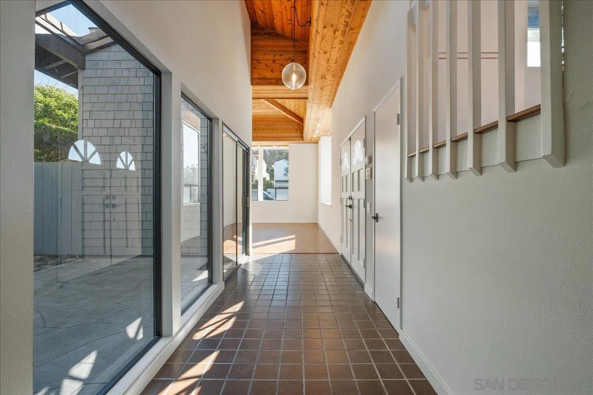 2032 Cordero Road Del Mar, CA 92014 - Photo 5 of 36