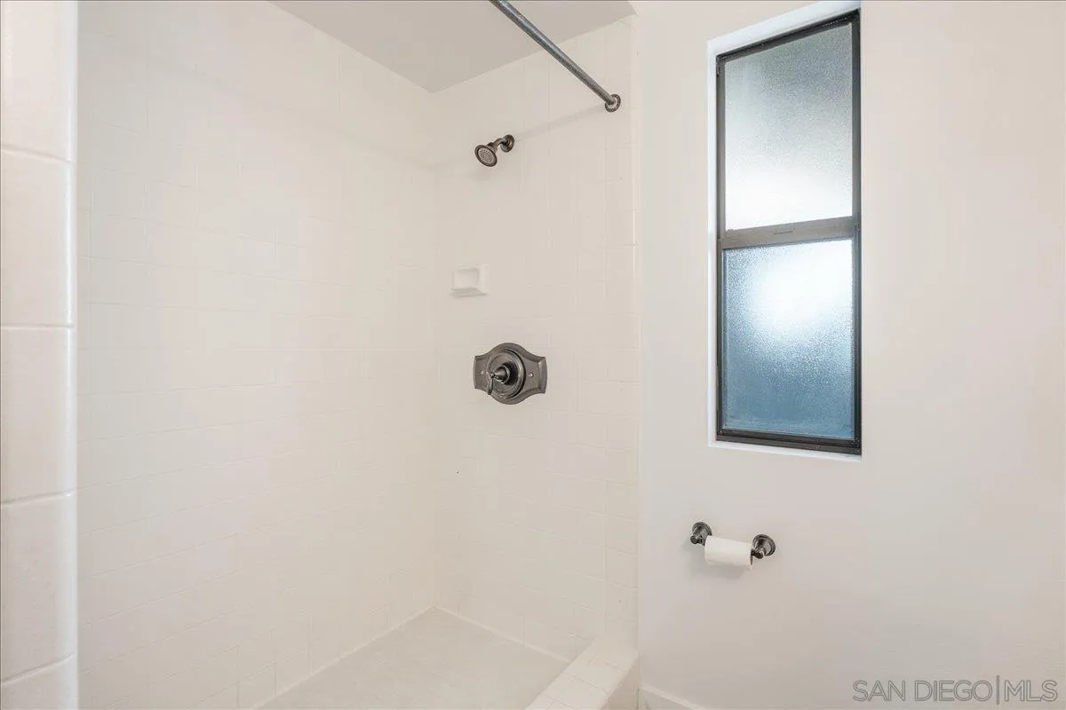 2032 Cordero Road Del Mar, CA 92014 - Photo 9 of 36