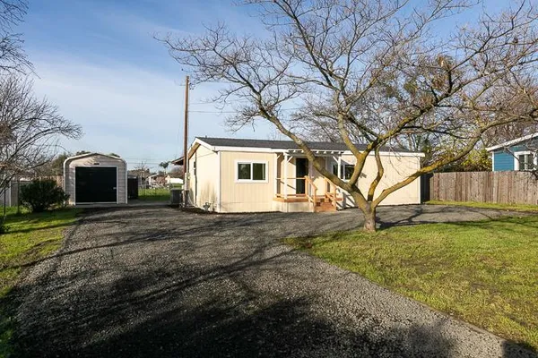 a view of a house with a yard
