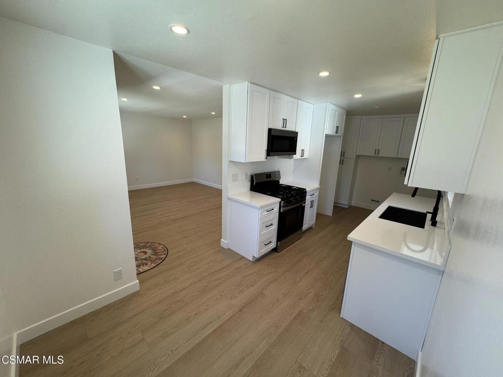 1421 Sequoia Avenue Simi Valley, CA 93063 - Photo 4 of 15