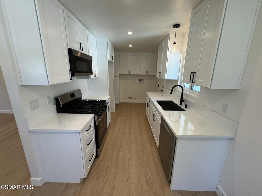 1421 Sequoia Avenue Simi Valley, CA 93063 - Photo 5 of 15