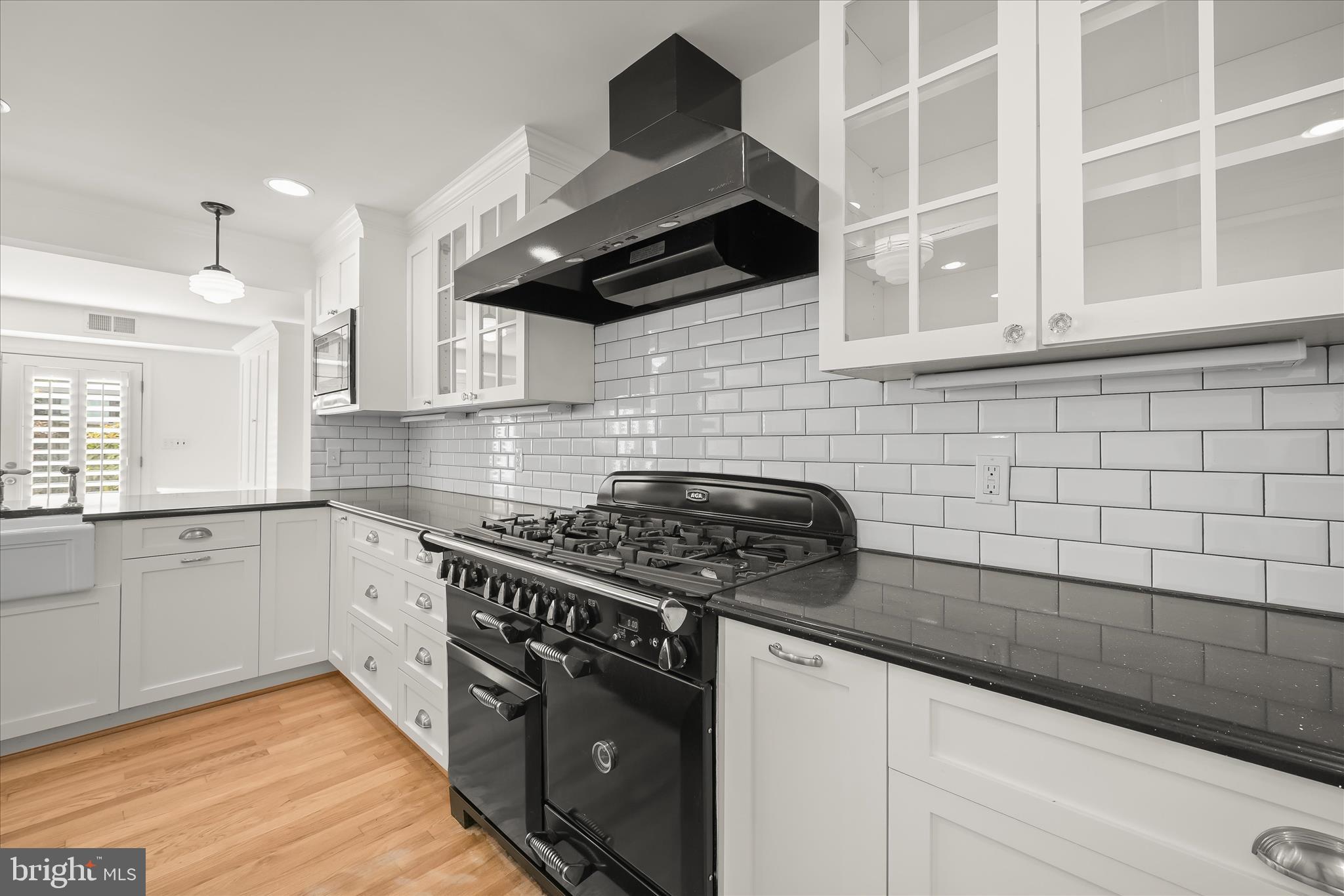 7012 Exeter Road Bethesda, MD 20814 - Photo 27 of 103 Gas Range & Hood