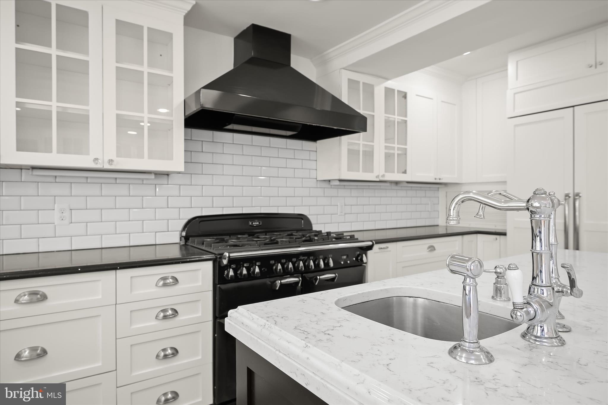 7012 Exeter Road Bethesda, MD 20814 - Photo 32 of 103 Display Cabinetry