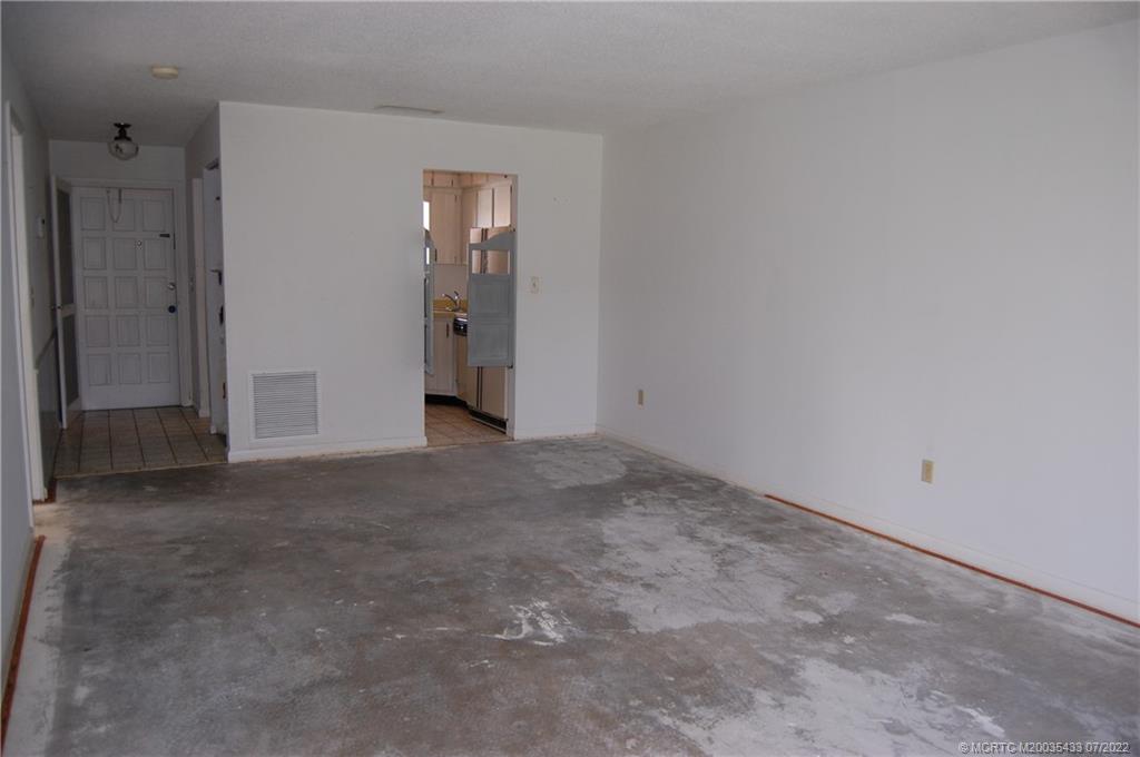 1927 Southwest Palm City Road, Unit E Stuart, FL 34994 - Photo 8 of 30 Gallery Image 8
