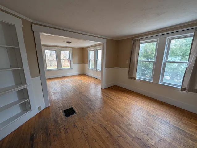 $2,495 | 30 Pleasant Street, Bristol, NH 03222