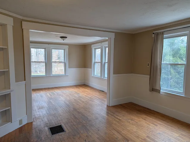 $2,495 | 30 Pleasant Street, Bristol, NH 03222