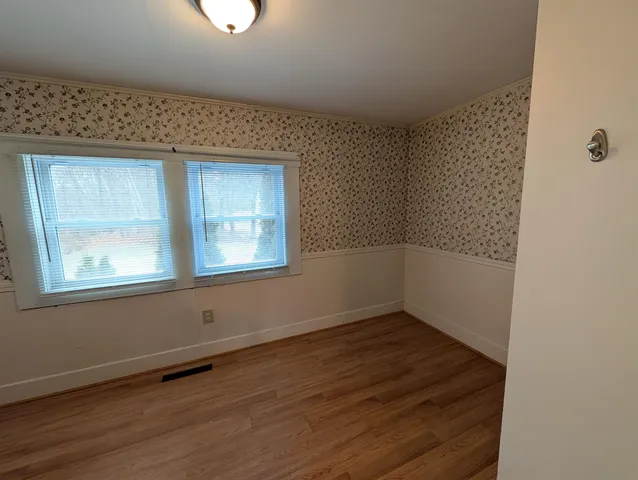 $2,495 | 30 Pleasant Street, Bristol, NH 03222