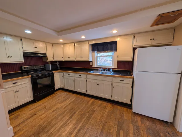 $2,495 | 30 Pleasant Street, Bristol, NH 03222