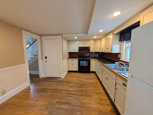 $2,495 | 30 Pleasant Street, Bristol, NH 03222