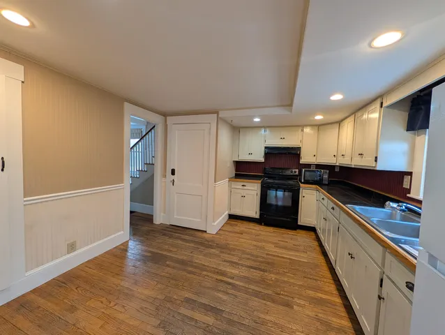 $2,495 | 30 Pleasant Street, Bristol, NH 03222