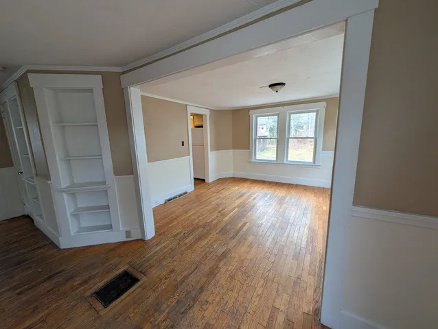 $2,495 | 30 Pleasant Street, Bristol, NH 03222