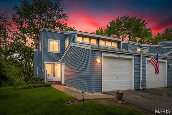 $299,500 | 1021 Fairways Drive, Unit 1, Lake St. Louis, MO 63367