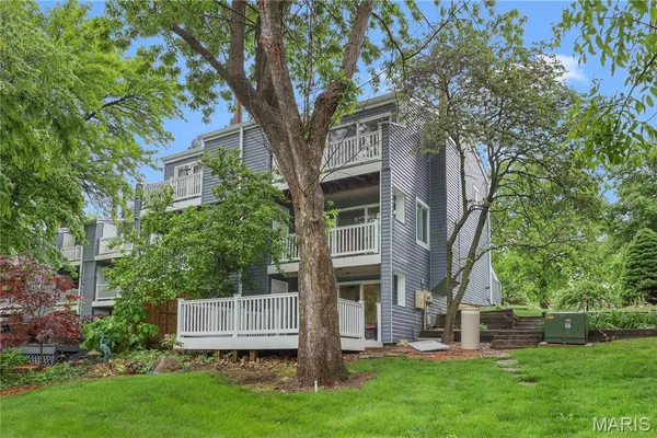 $299,500 | 1021 Fairways Drive, Unit 1, Lake St. Louis, MO 63367