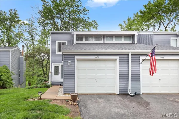 $299,500 | 1021 Fairways Drive, Unit 1, Lake St. Louis, MO 63367