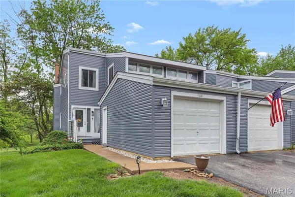 $299,500 | 1021 Fairways Drive, Unit 1, Lake St. Louis, MO 63367