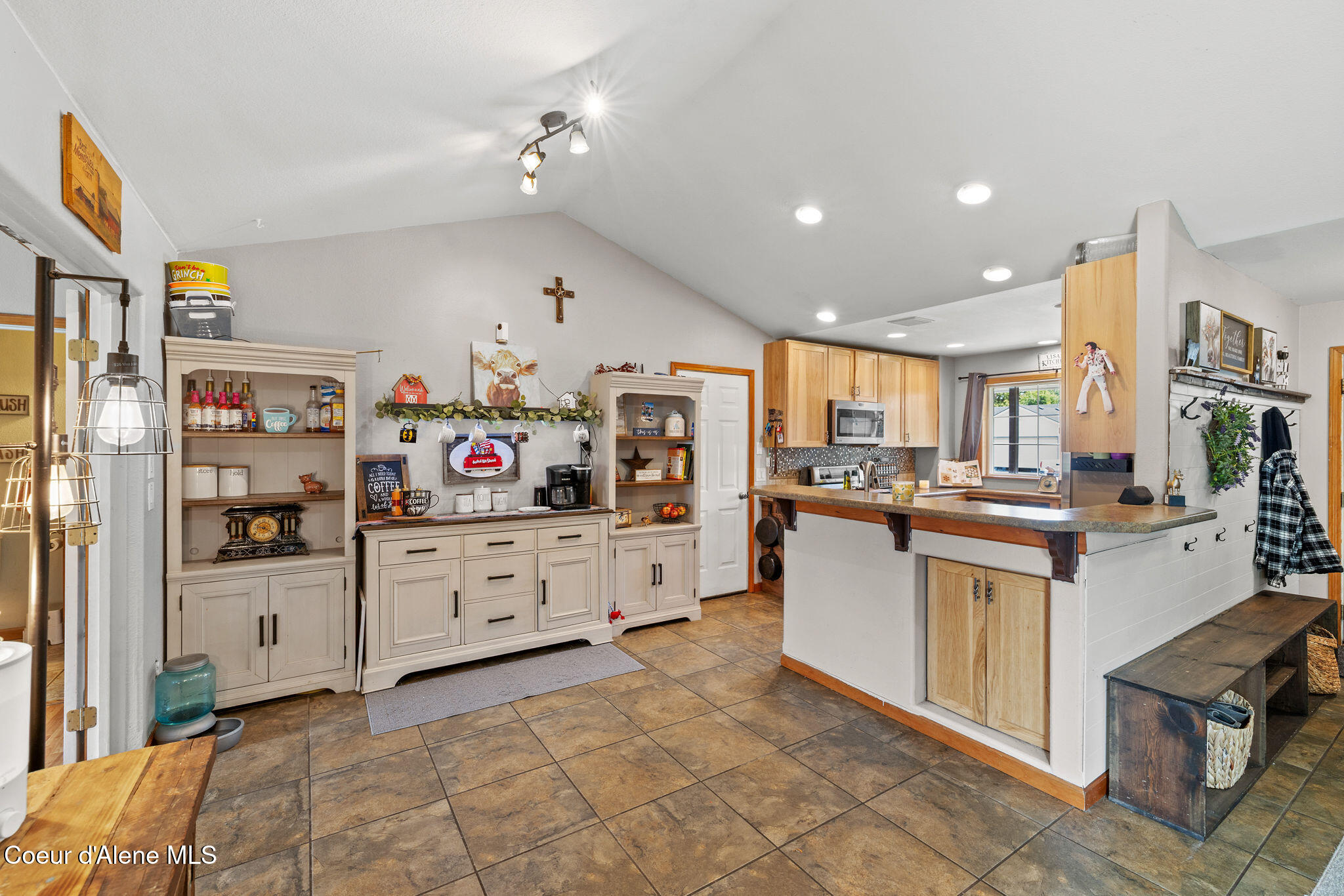 15383 Vernon Street Rathdrum, ID 83858 - Photo 11 of 40 Large kitchen area!