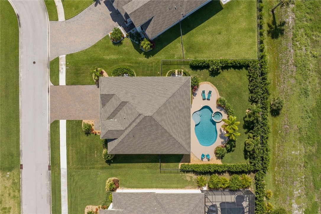 7203 33rd Square Vero Beach, FL 32967 - Photo 25 of 28 an aerial view of a house with a swimming pool