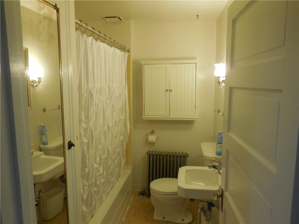 609 Sycamore Rd Extension Sewickley, PA 15143 - Photo 9 of 21 Main full bath.