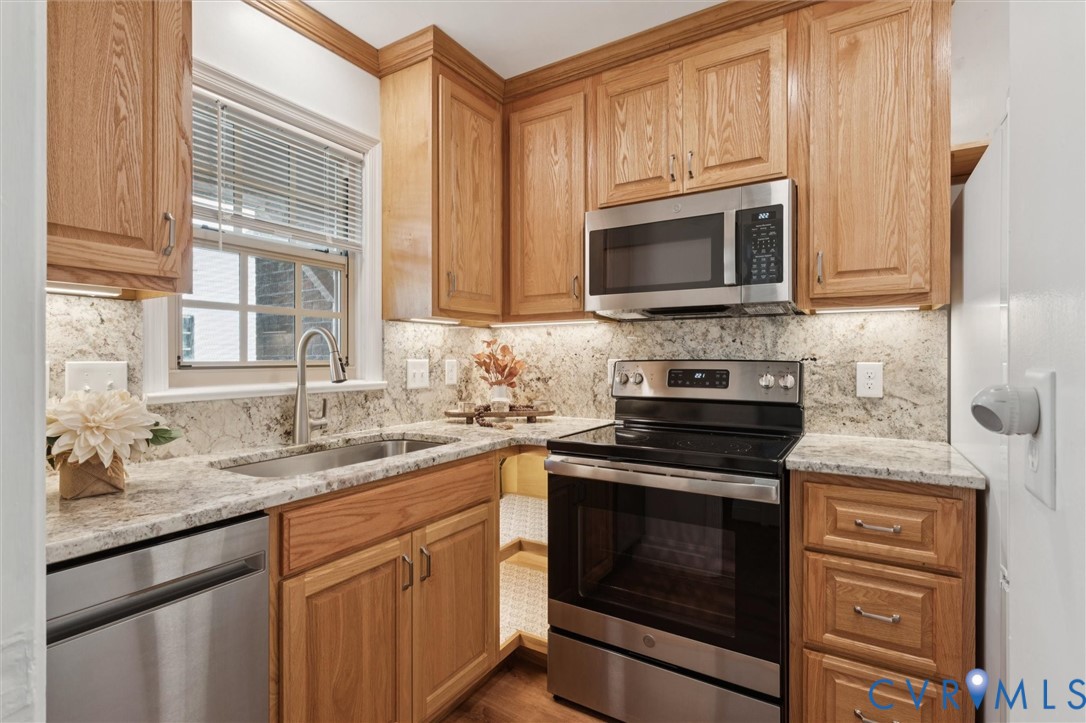 421 Scotland Street, Unit 3 Williamsburg, VA 23185 - Photo 7 of 26 a kitchen with granite countertop a stove sink and microwave