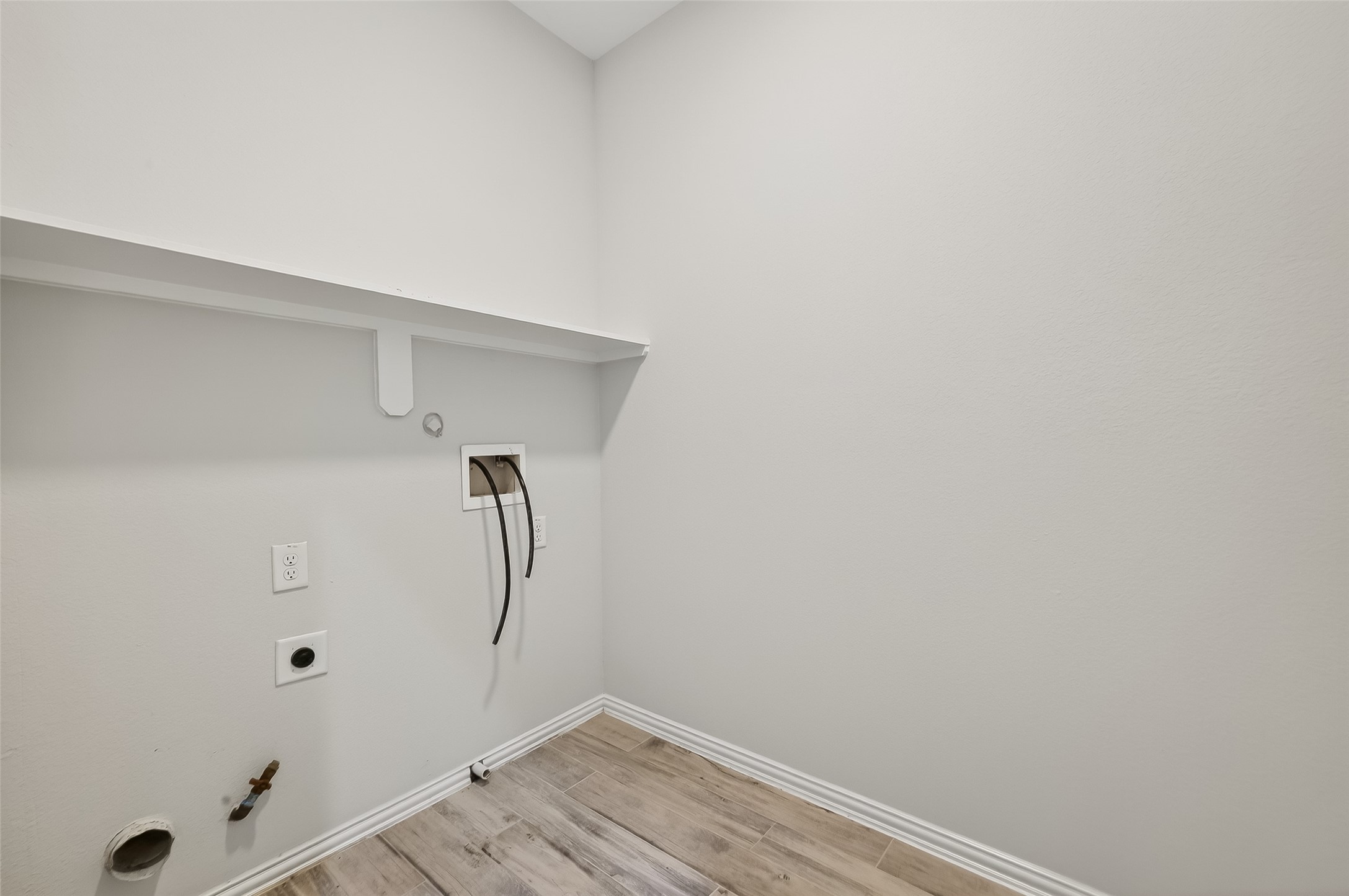 1411 Featherstone Street, Unit B Houston, TX 77020 - Photo 18 of 32 a view of small space