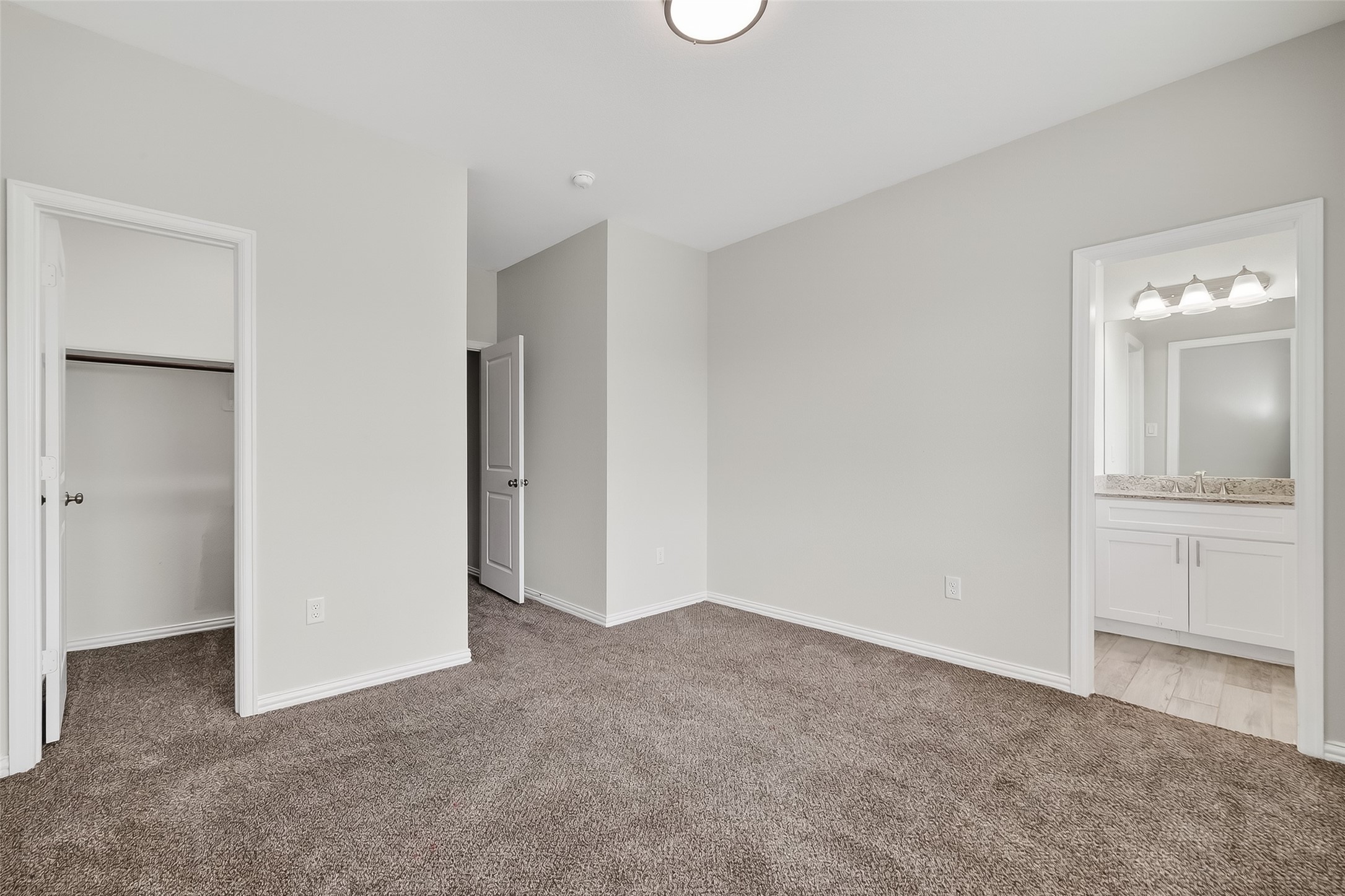 1411 Featherstone Street, Unit B Houston, TX 77020 - Photo 20 of 32 a view of an empty room and closet area