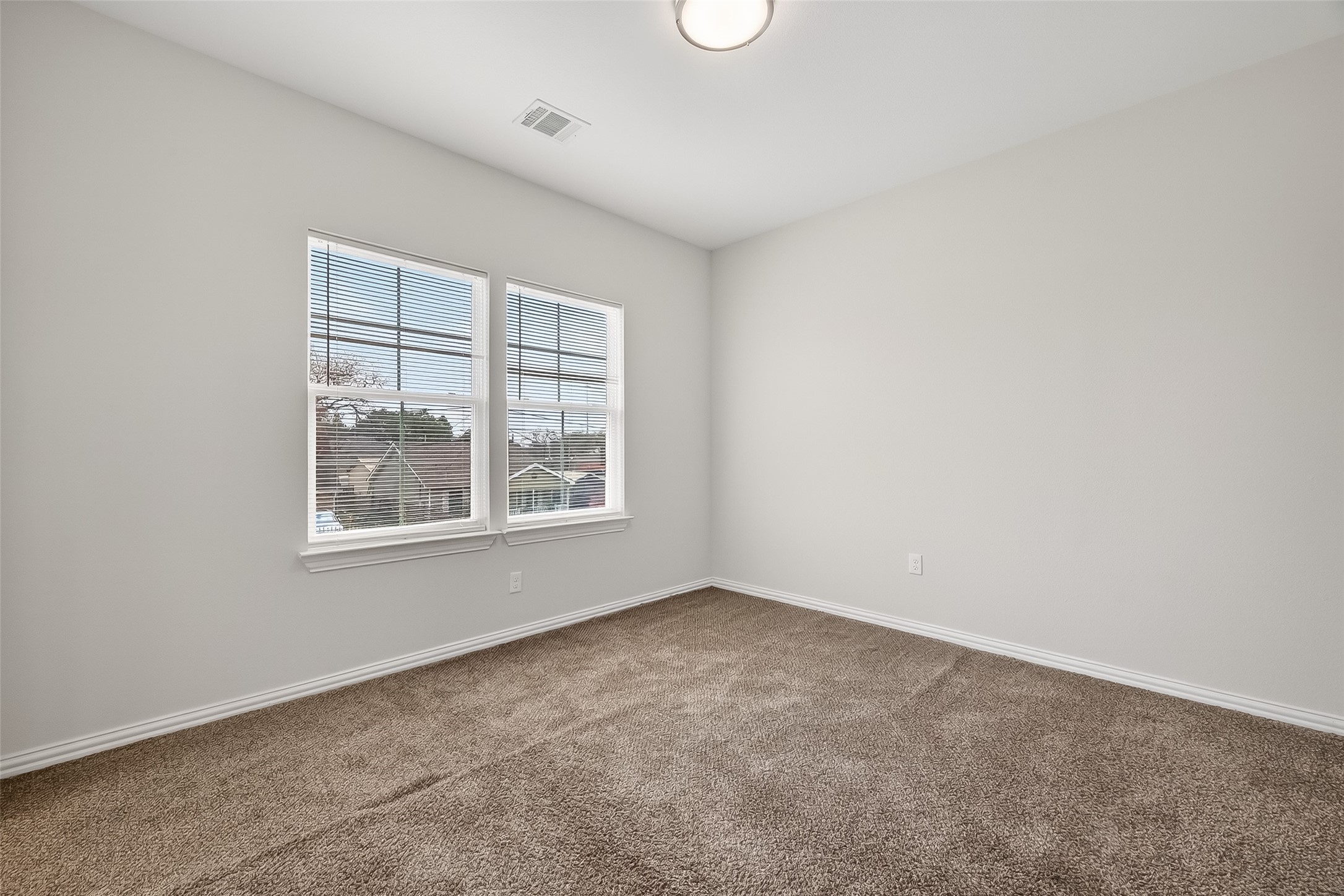 1411 Featherstone Street, Unit B Houston, TX 77020 - Photo 26 of 32 an empty room with windows