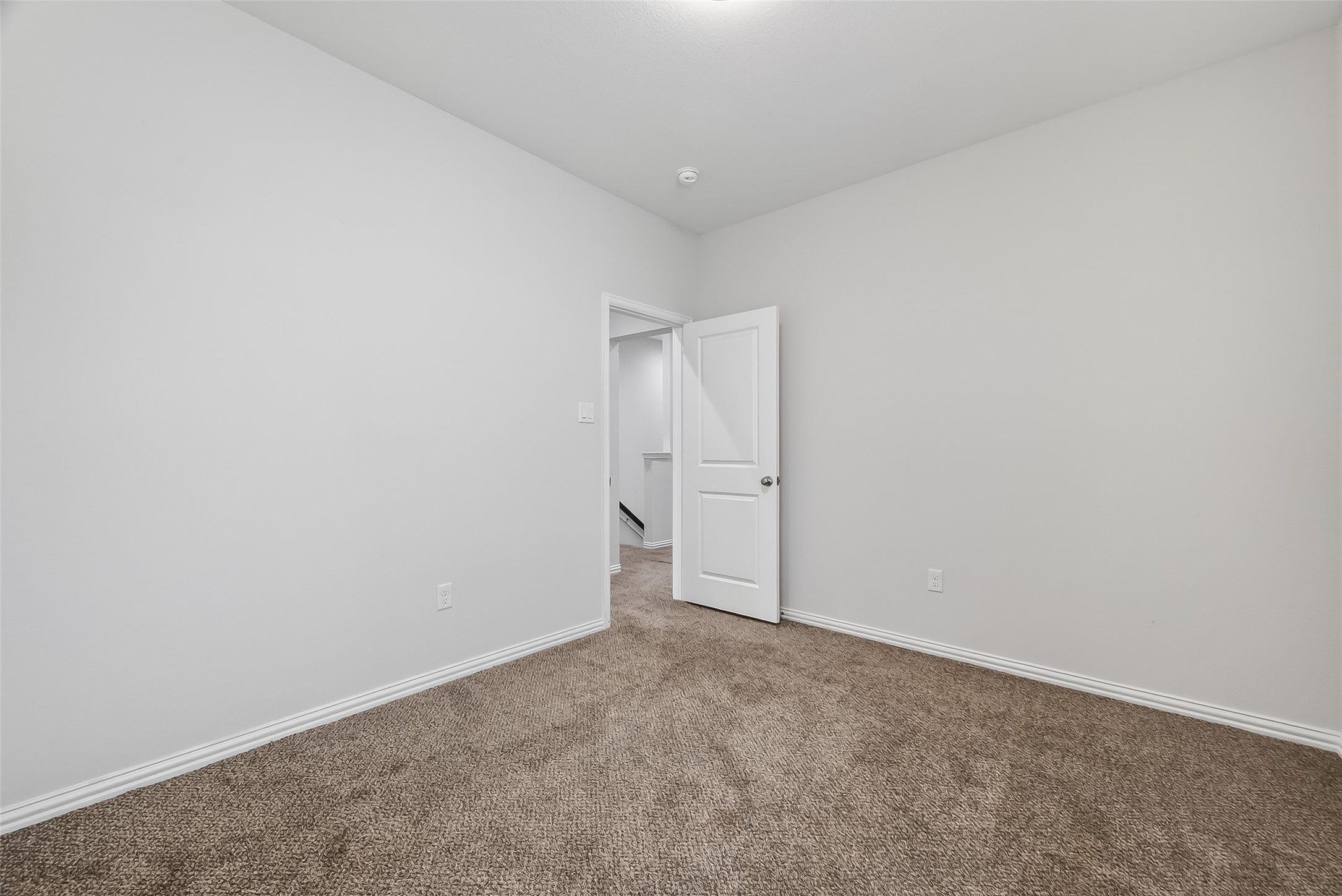 1411 Featherstone Street, Unit B Houston, TX 77020 - Photo 27 of 32 a view of an empty room