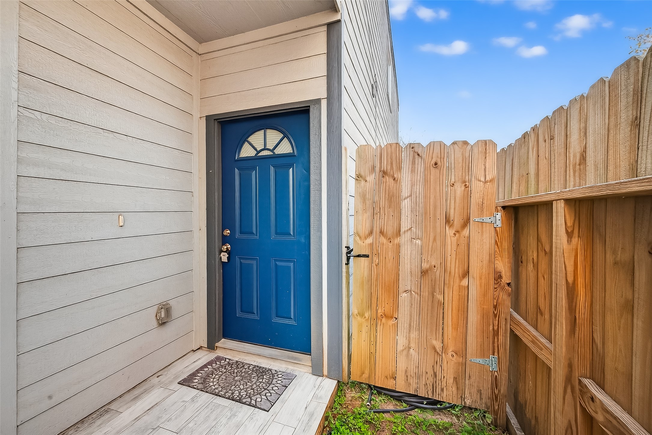 1411 Featherstone Street, Unit B Houston, TX 77020 - Photo 3 of 32 a view of a wooden door