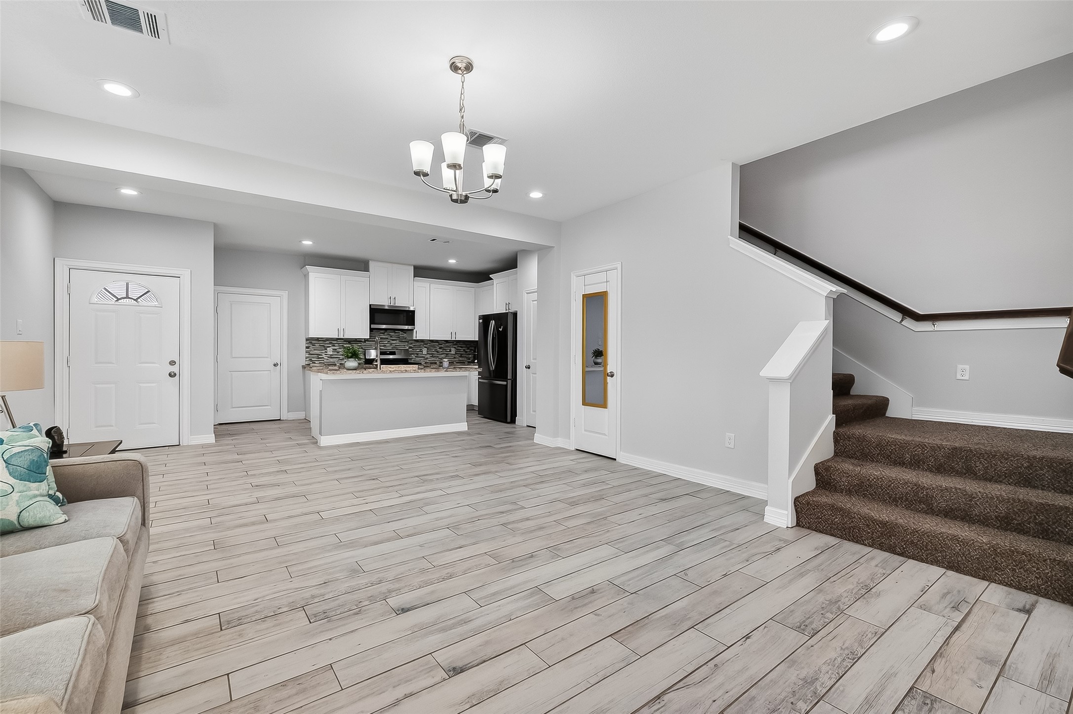 1411 Featherstone Street, Unit B Houston, TX 77020 - Photo 4 of 32