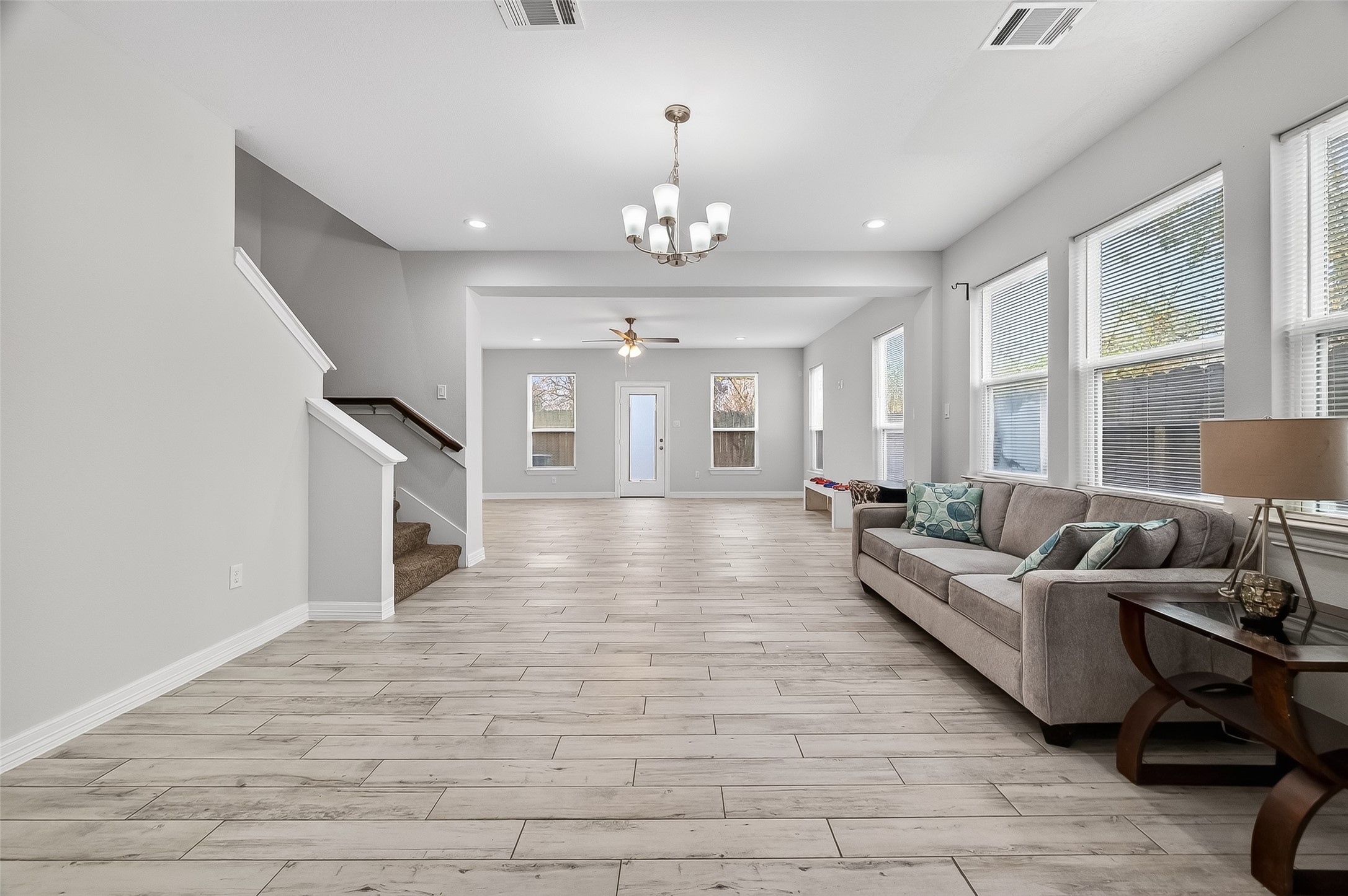 1411 Featherstone Street, Unit B Houston, TX 77020 - Photo 7 of 32 a living room with furniture and a chandelier